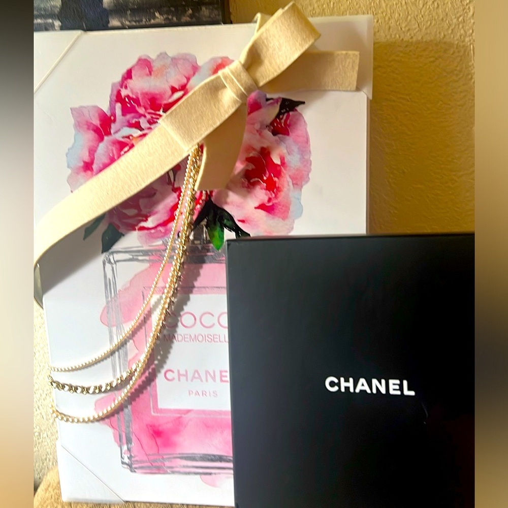 Lovely Chanel Bow & chain felt & leather belt w/ box 🌼💋